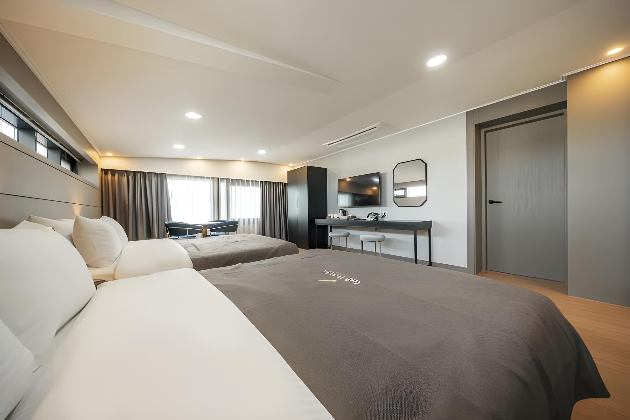Plus, Penthouse, 4 Queen Beds, Kitchen