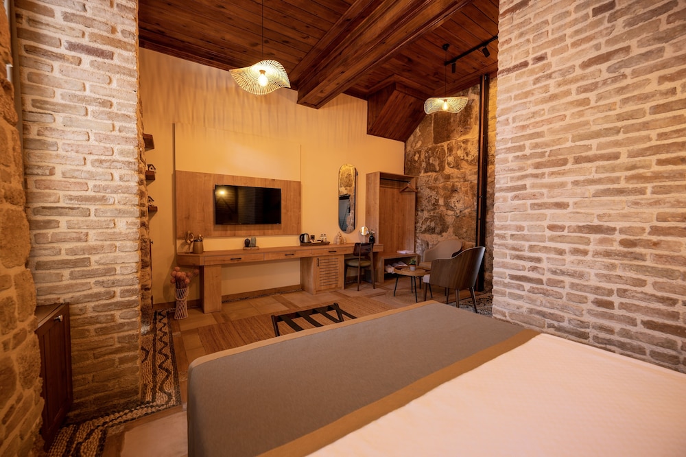 ELITE, STUDIO, SUITE, ANNEX