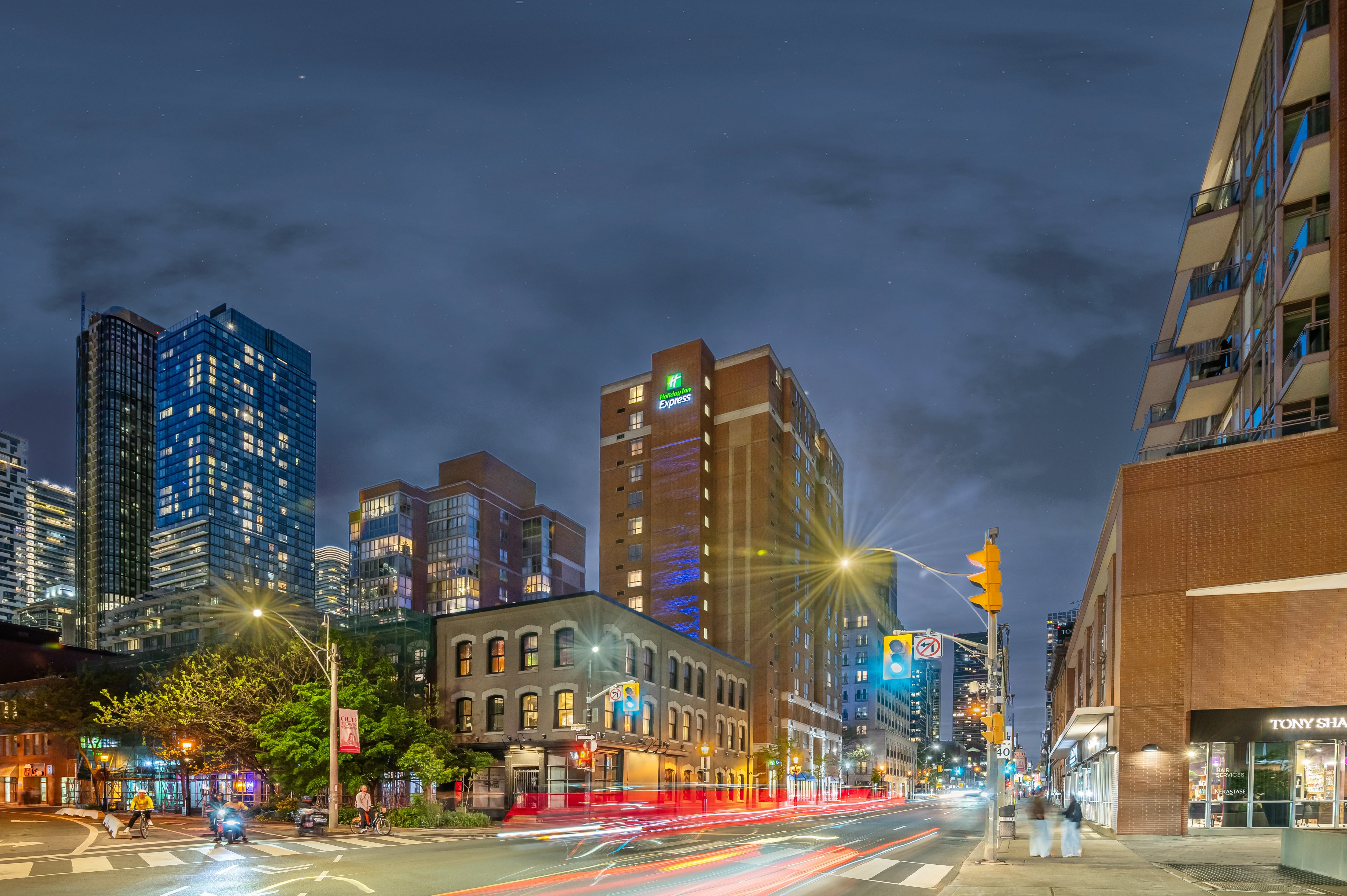 Holiday Inn Express Toronto Downtown 66/76