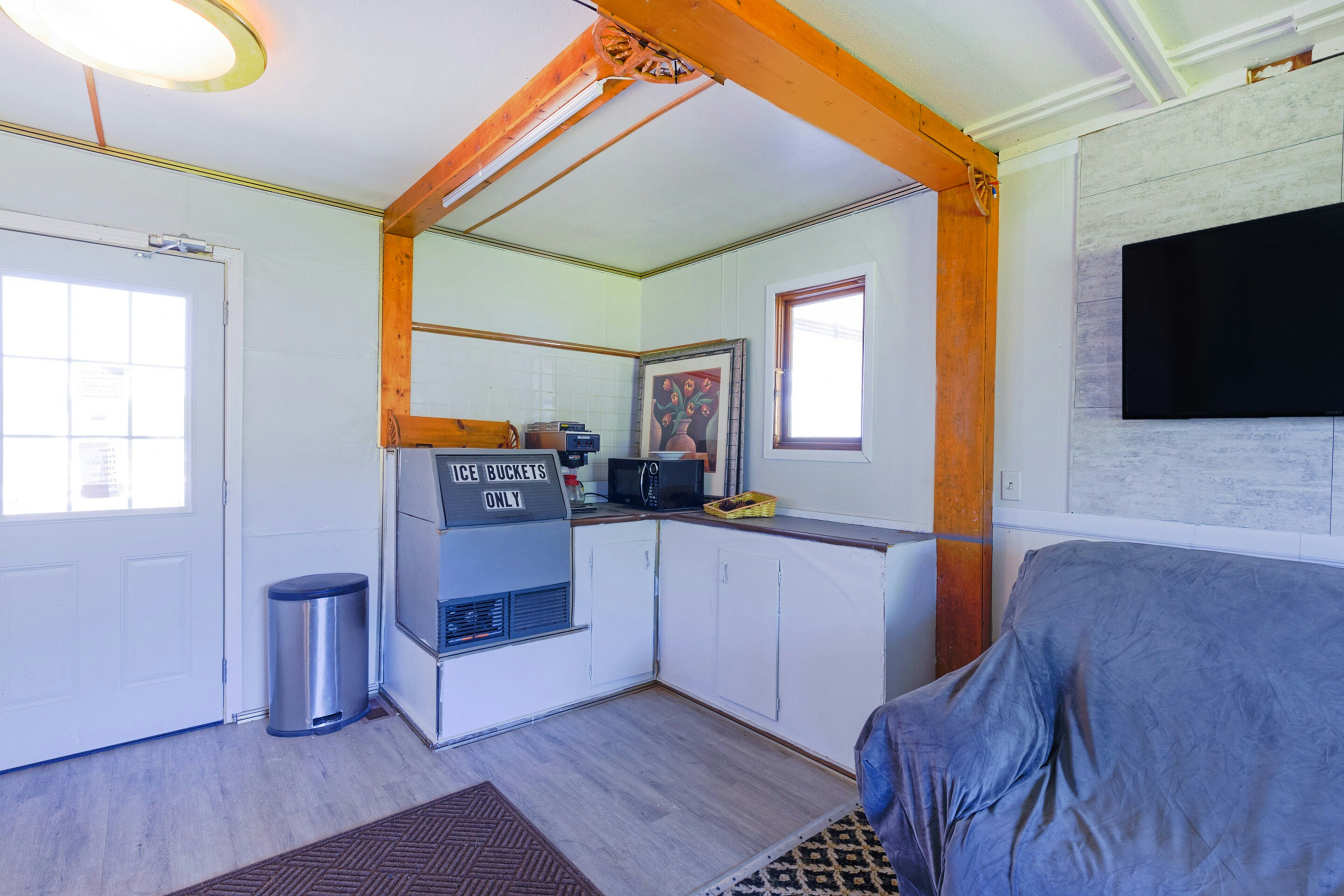 Country Hearth Inn and Suites By OYO Sturgis 20/35