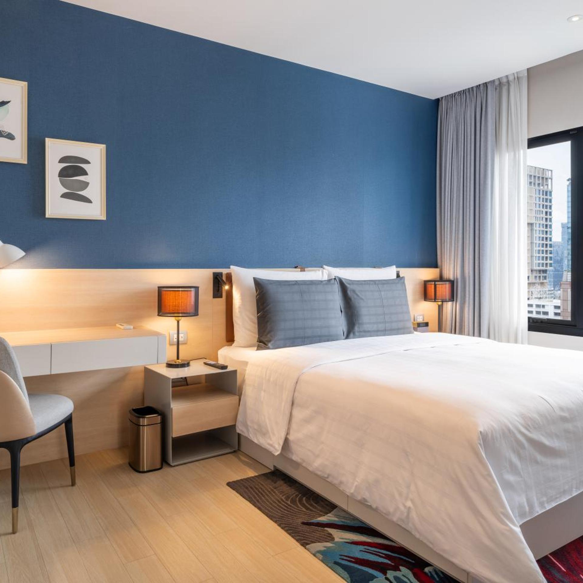 2 Bedrooms, Sky, Suite, King Bed, Corner