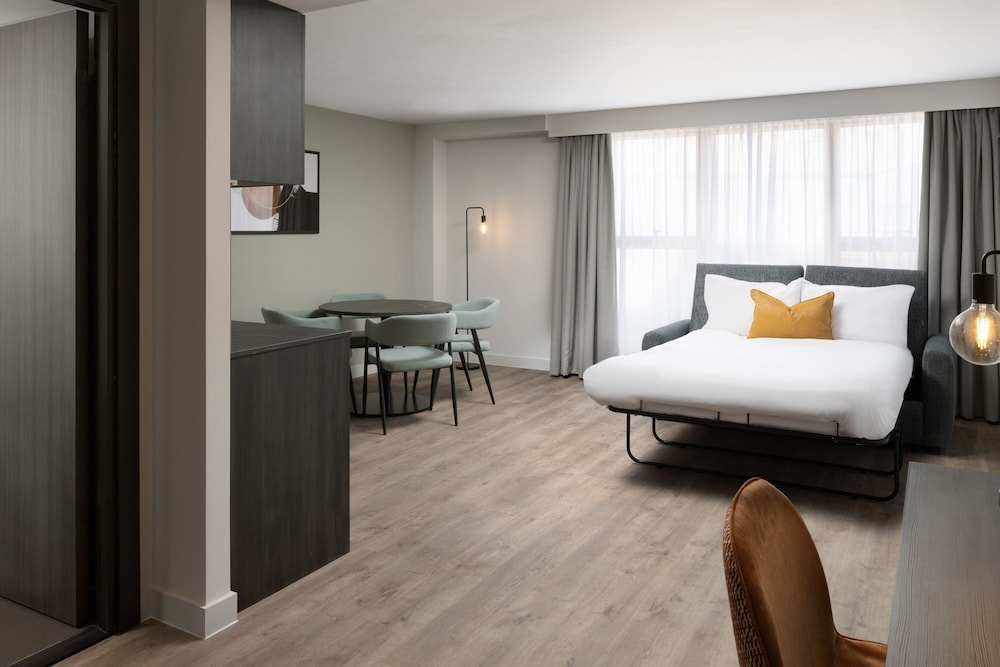 STUDIO, KING BED, SOFA