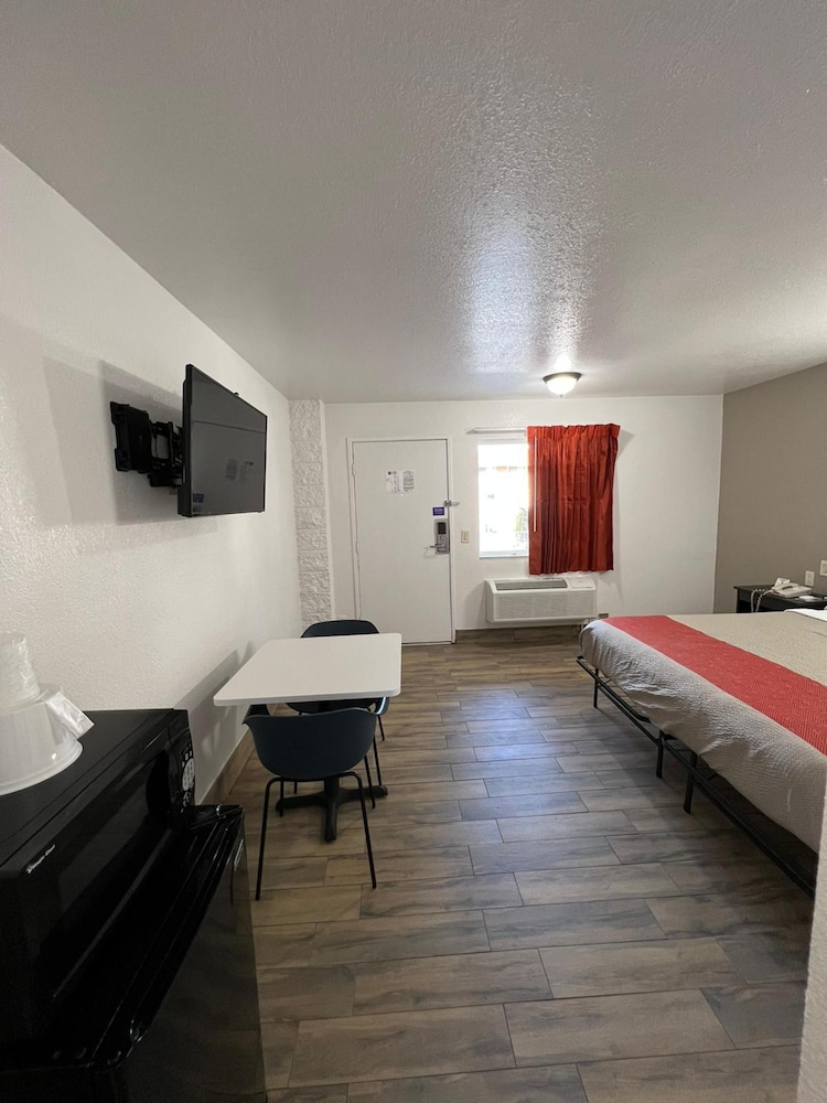 Motel6 Orange, CA - Anaheim 17/33