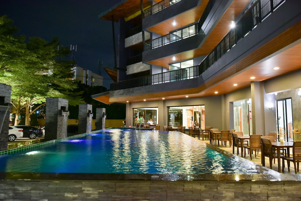 The Proud Exclusive Hotel 5/50
