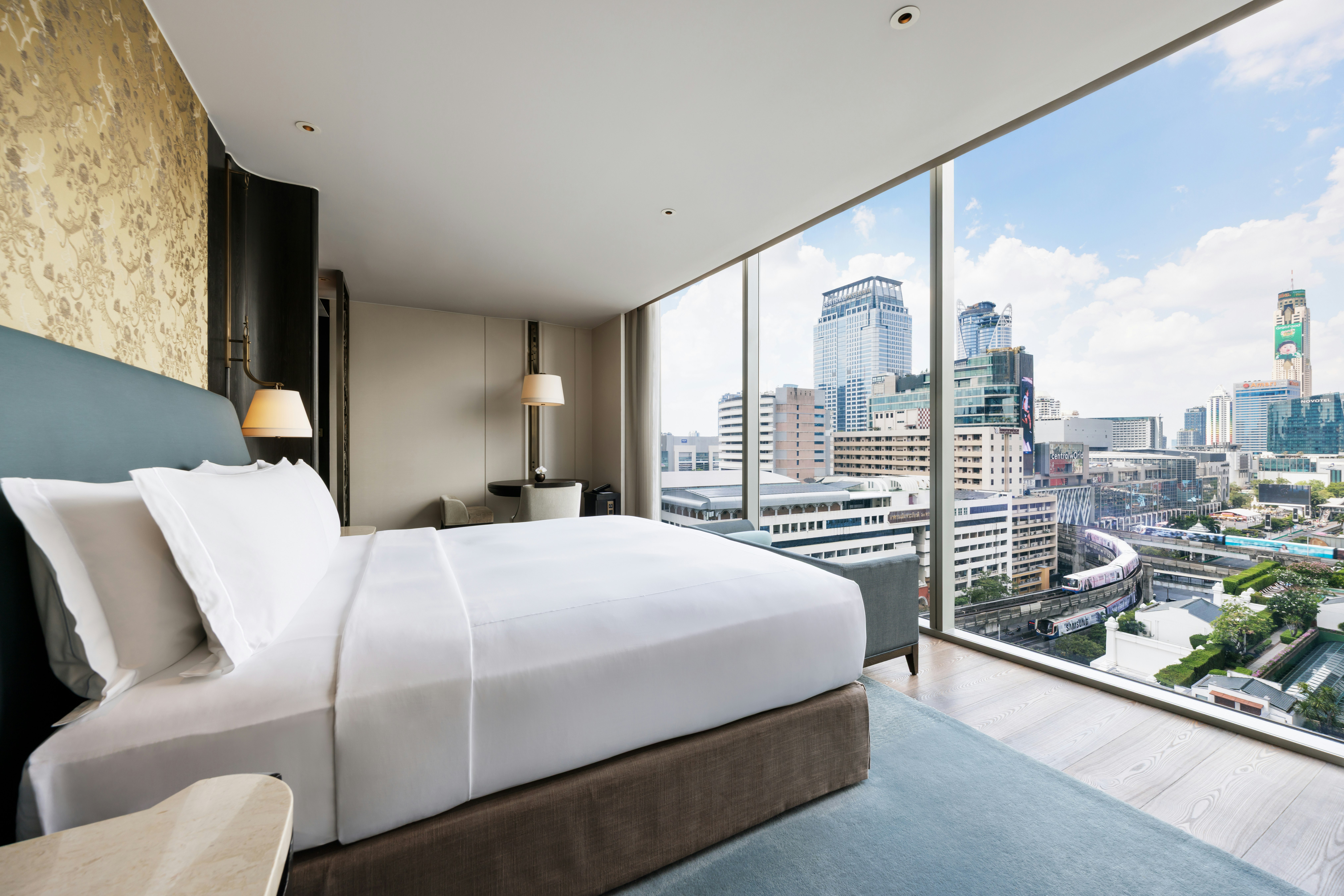 Waldorf, 2 Bedrooms, Suite, King Bed