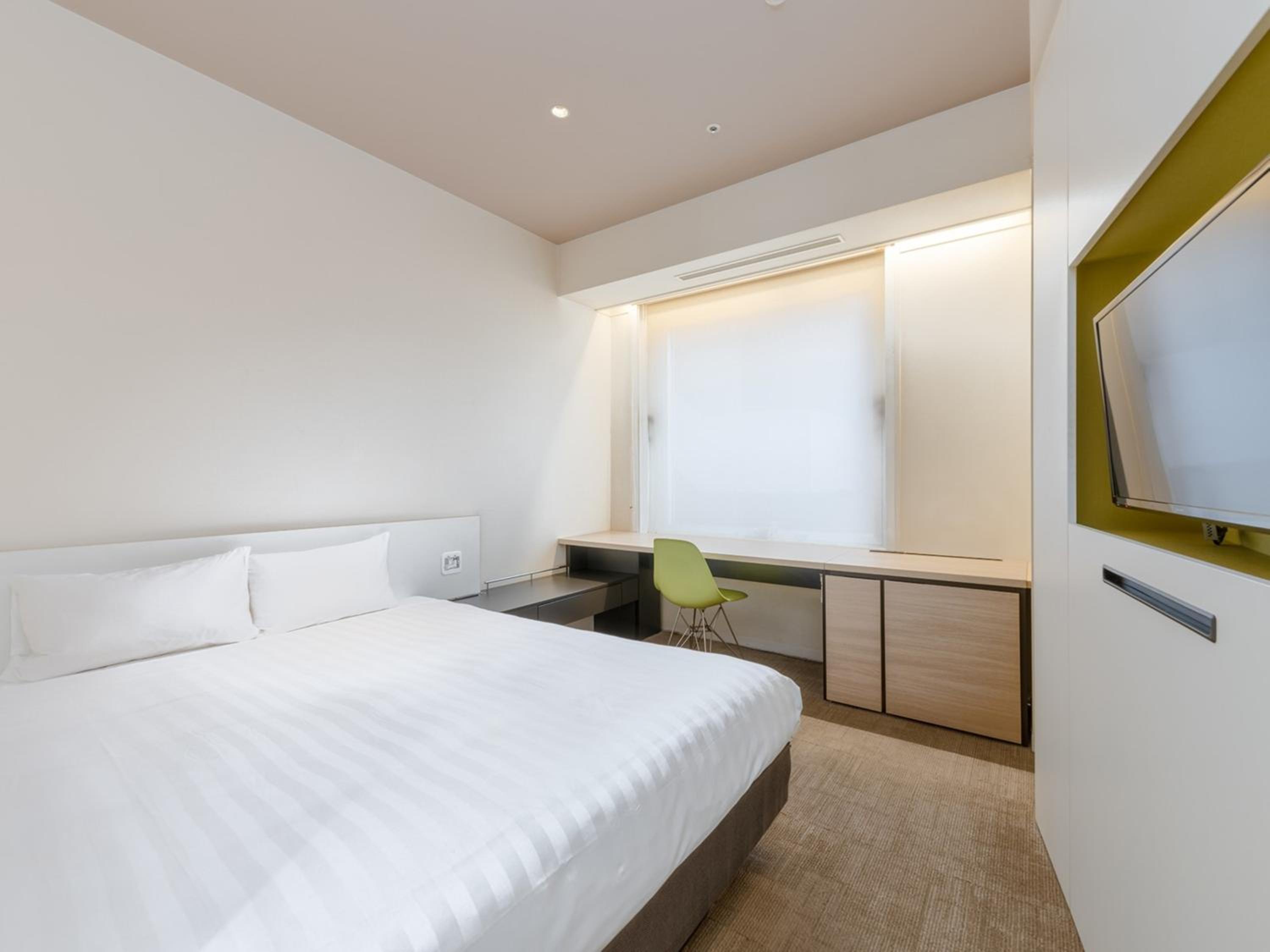 SUPERIOR, QUEEN BED, SMOKING