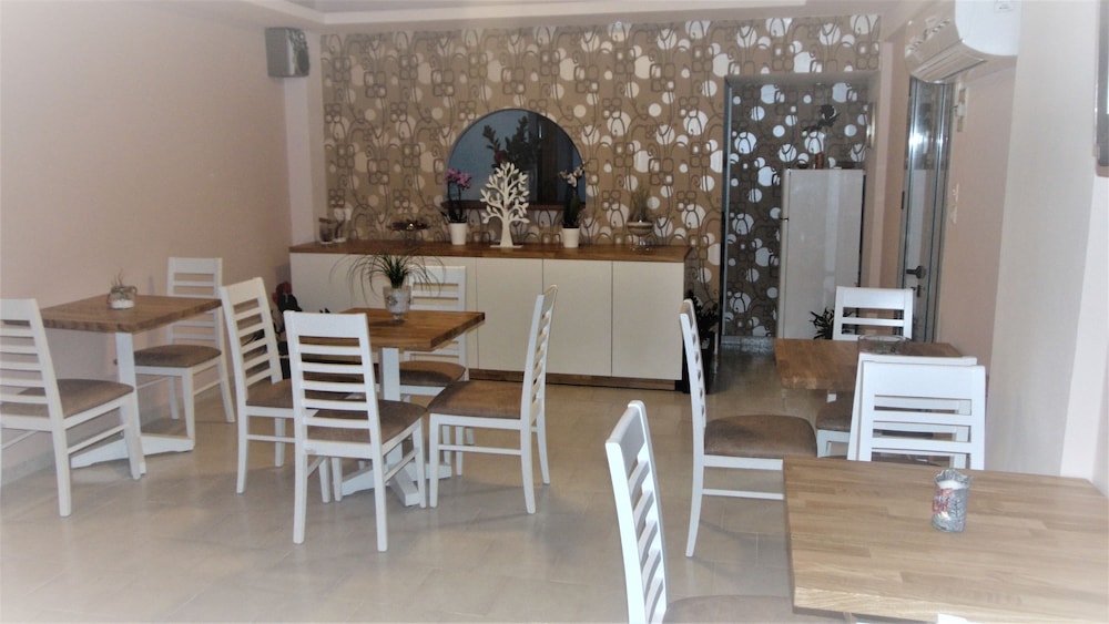 Avra Hotel 35/44