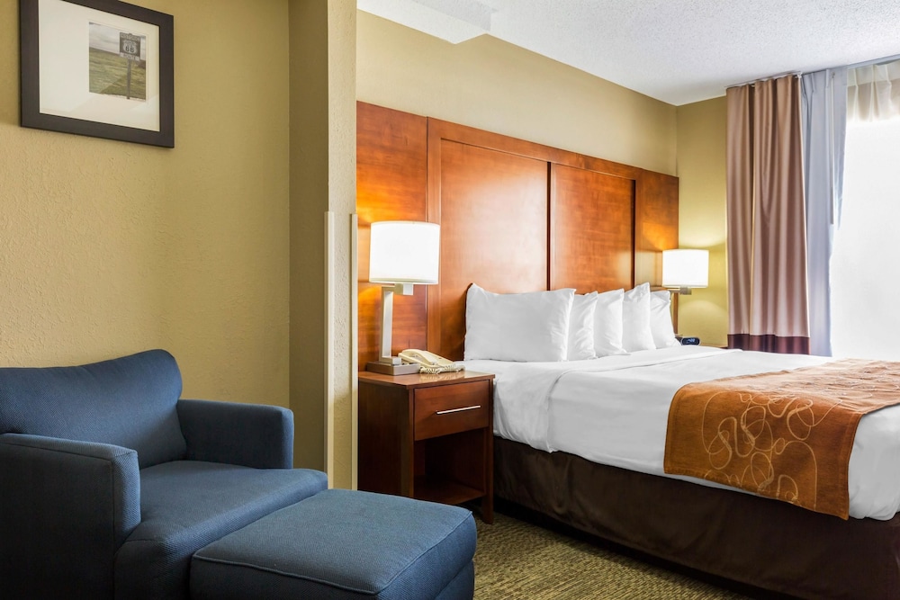 Comfort Suites Near I-80 And I-94 6/39