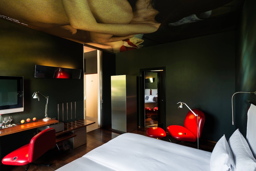 The Hotel Lucerne Autograph Collection 19/35