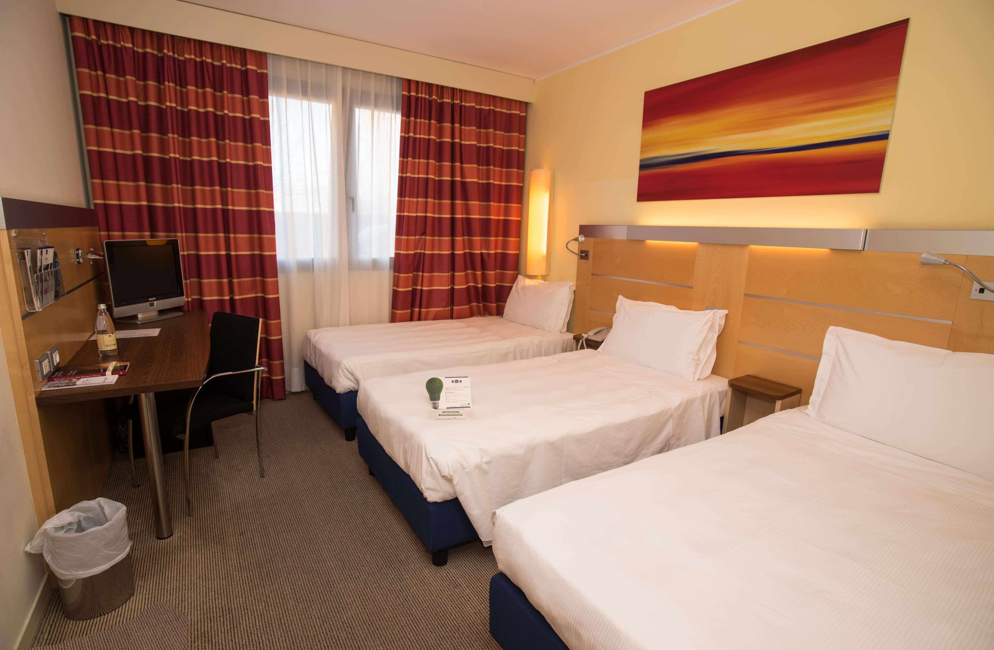 Room, Triple