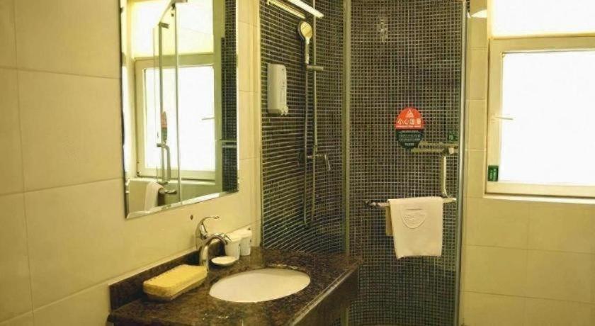 GreenTree Inn Jinan Quancheng Hotel 41/43