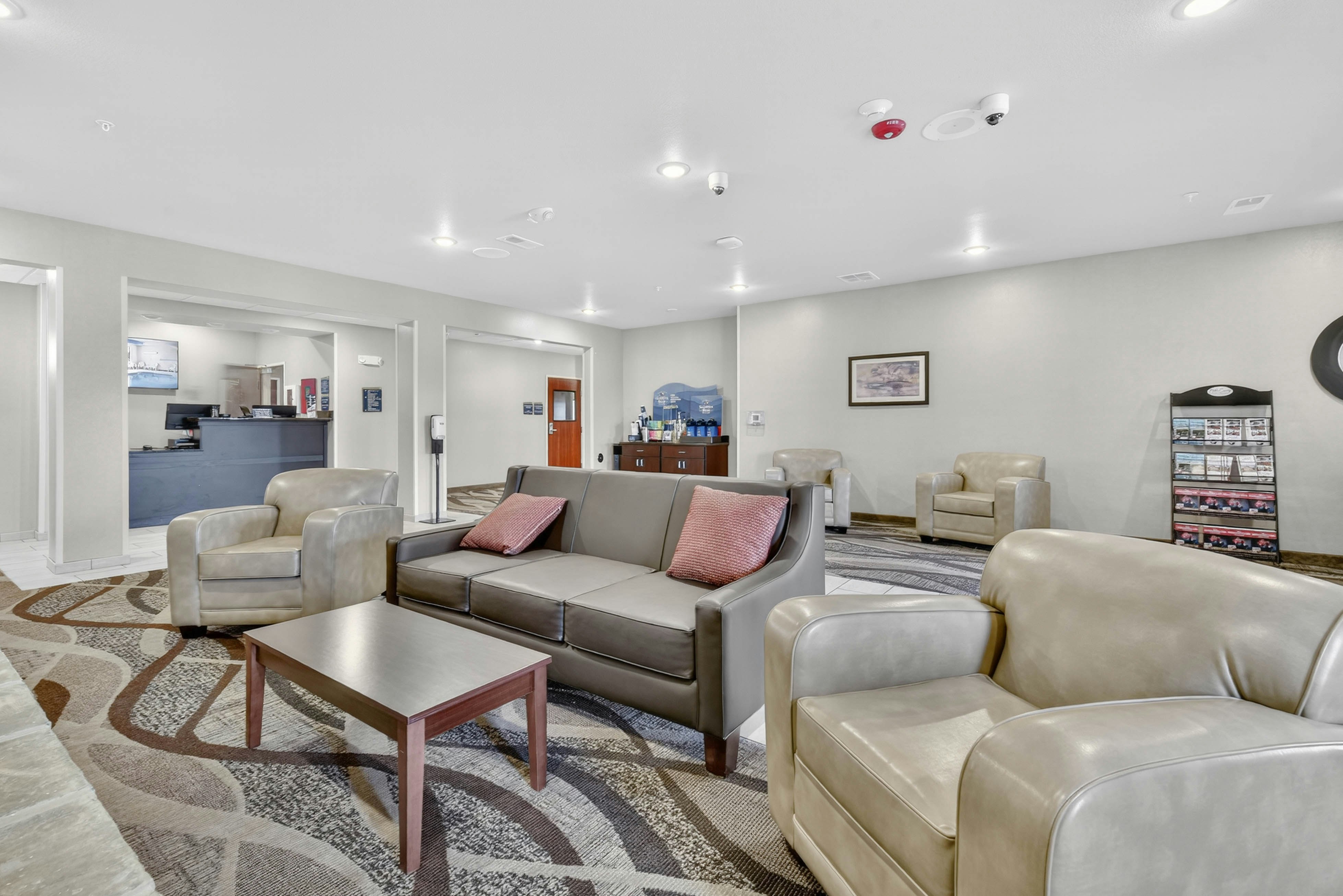 Cobblestone Hotel & Suites - Eaton, OH 27/50