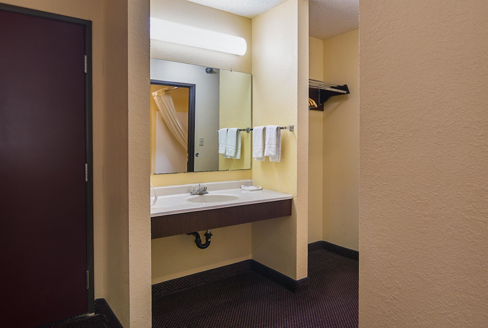 Motel6 Hannibal, MO 44/45