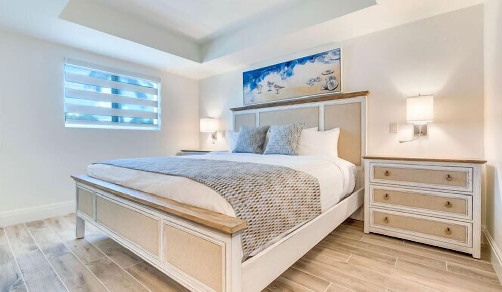 Suite, King Bed, Gulf Front, Sofa