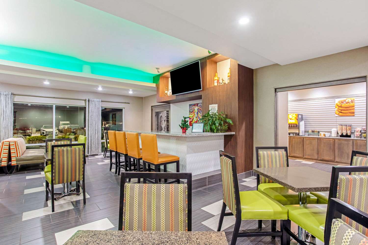 La Quinta Inn Suites Paducah 42/58