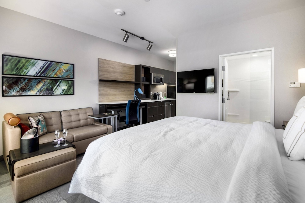 TownePlace Suites by Marriott Houston Hobby Airport 12/42