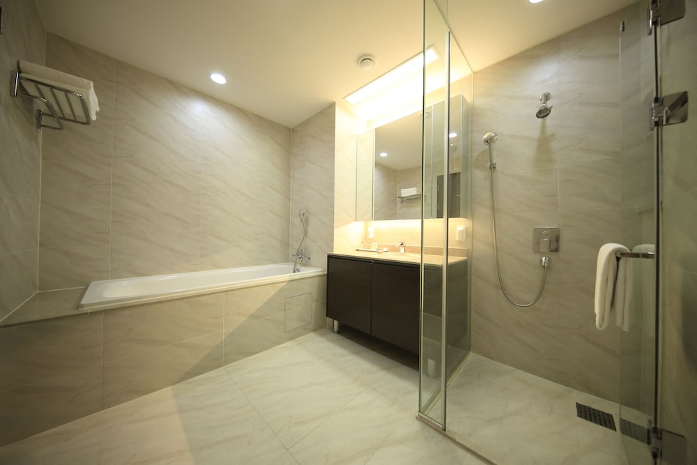Orakai Insadong Suites 24/72