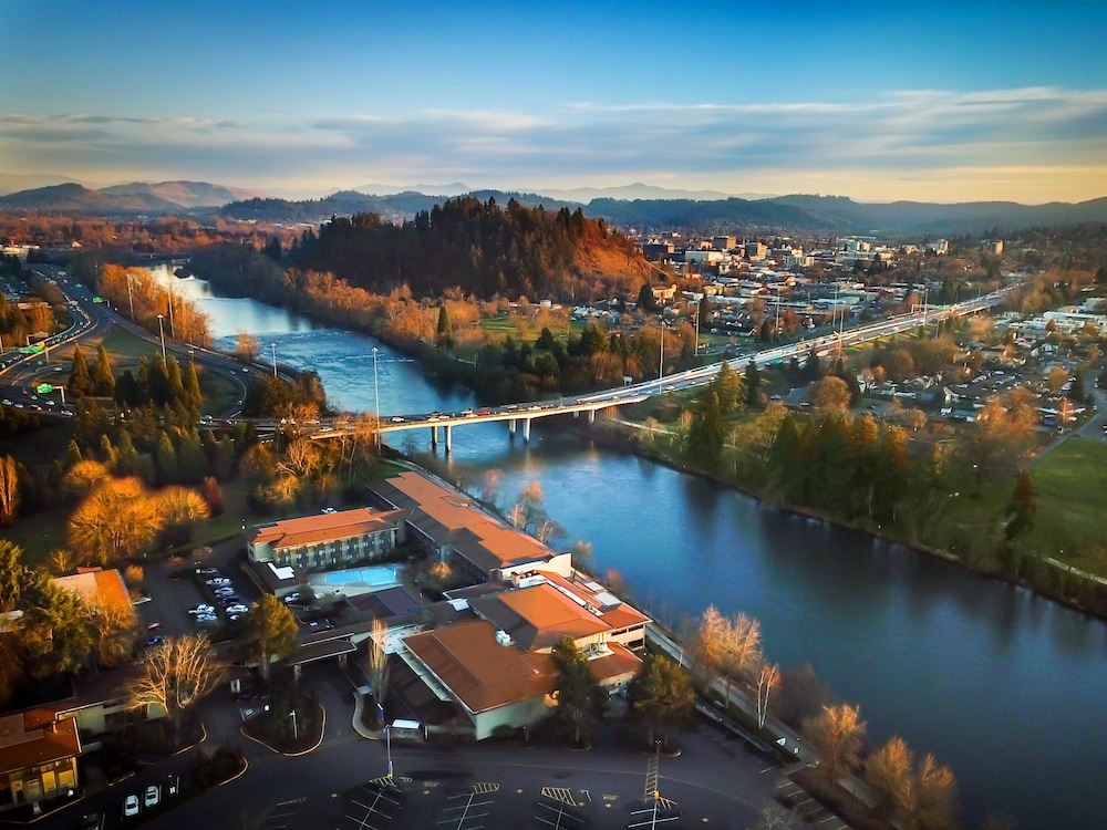 Valley River Inn 44/50