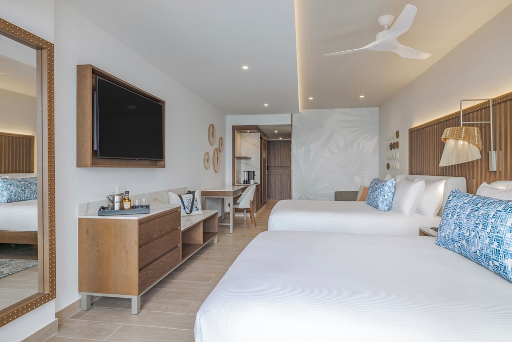Junior Suite, Luxury, 2 Queen Beds, Ocean Front
