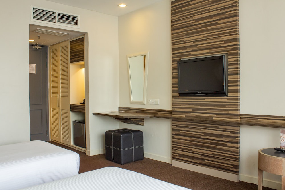 THE 5 ELEMENTS HOTEL 33/74