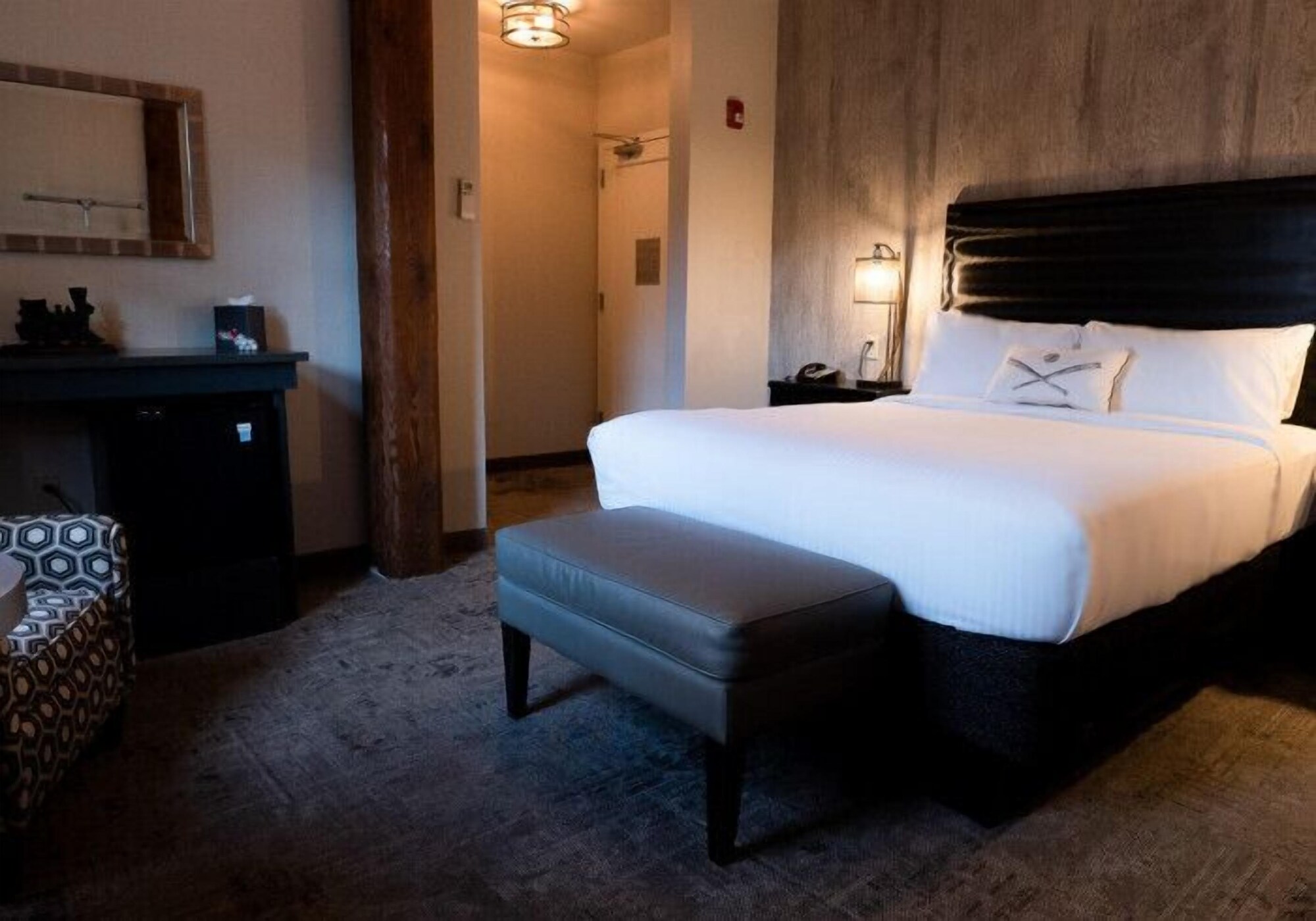 Standard, Queen Bed