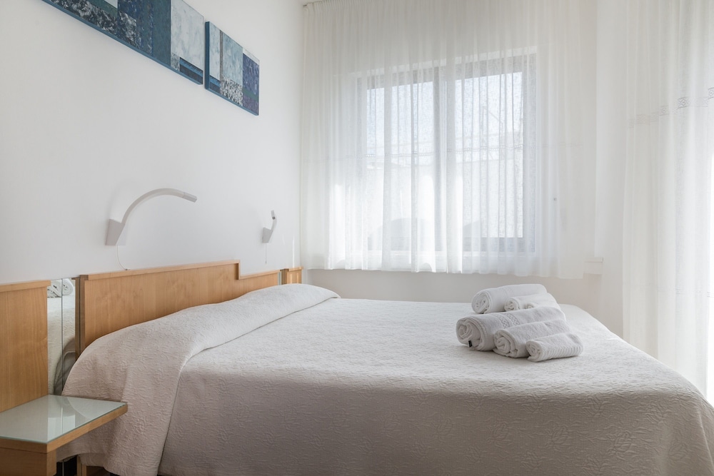Hotel Albania 14/73