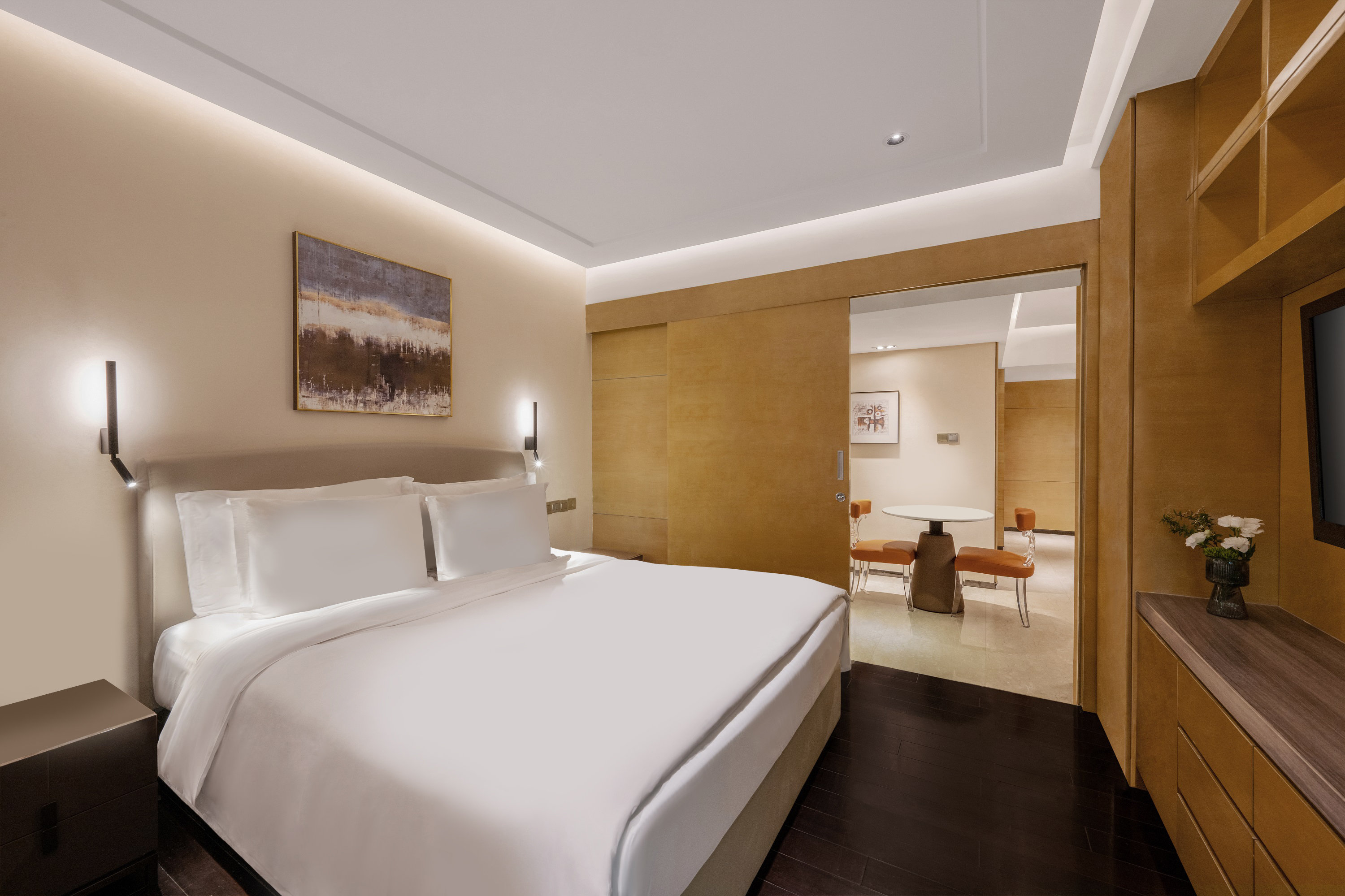 1 BEDROOM, SUITE, KITCHENETTE, CORNER