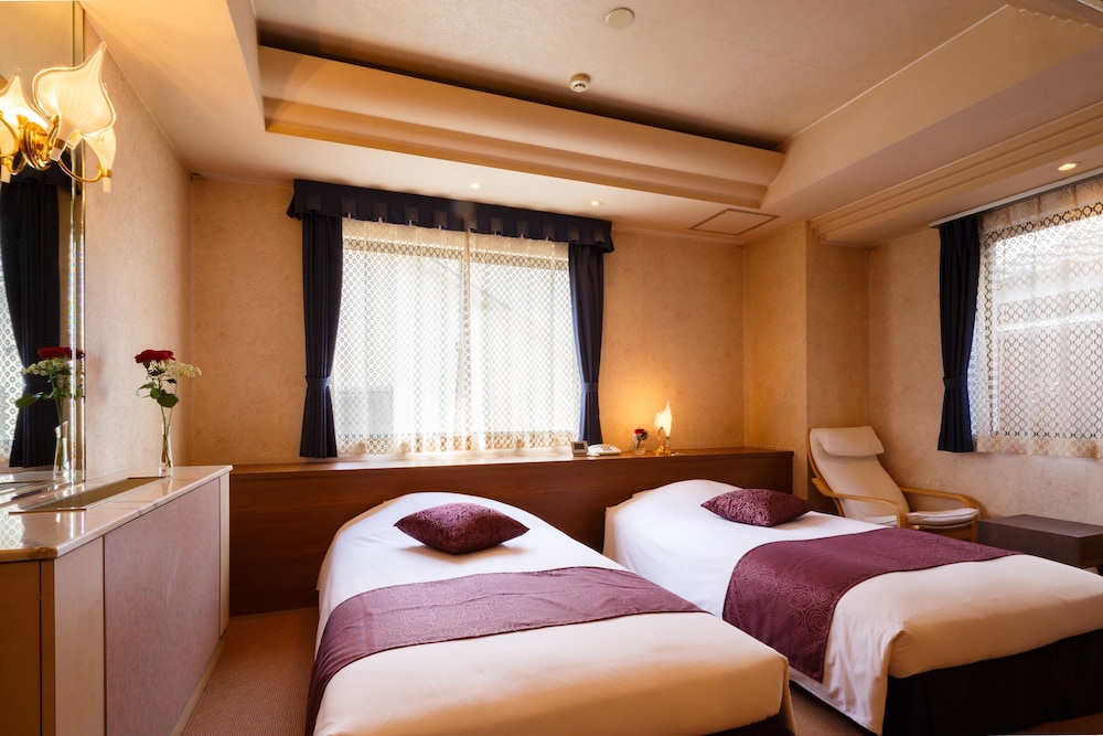 ROOM, TWIN BEDS