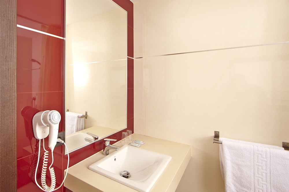 Caribbean Bay Hotel 30/32