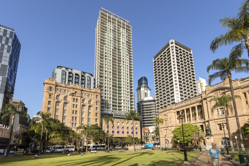 Oaks Brisbane Casino Tower Suites 42/50