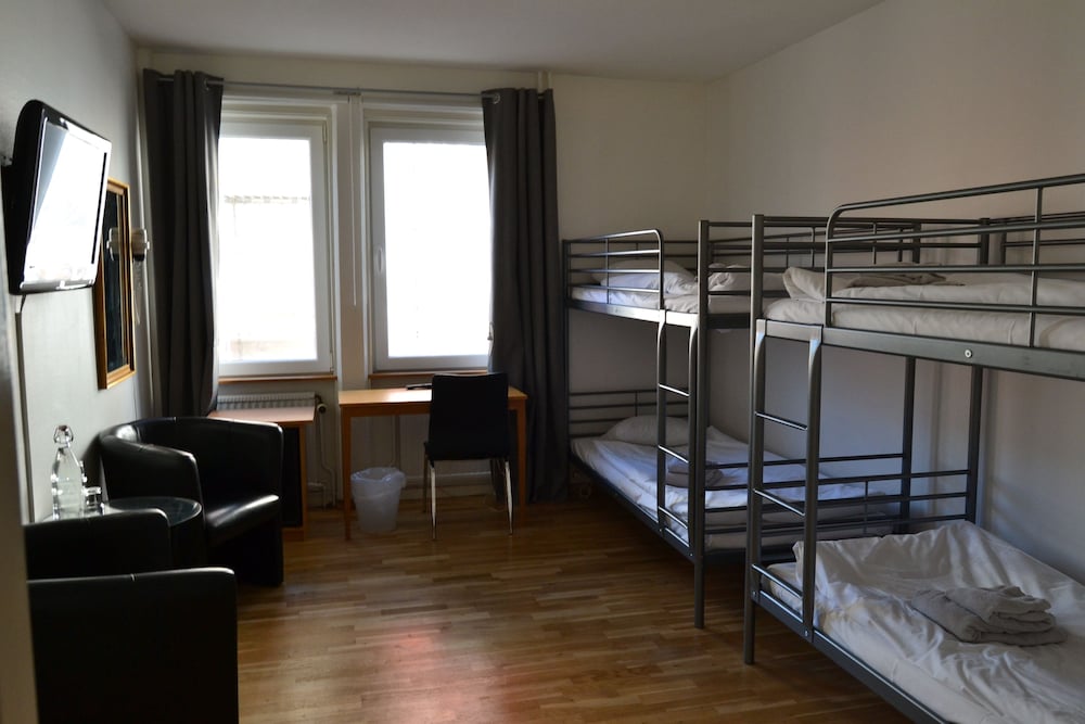 Solsta Hotell 14/42