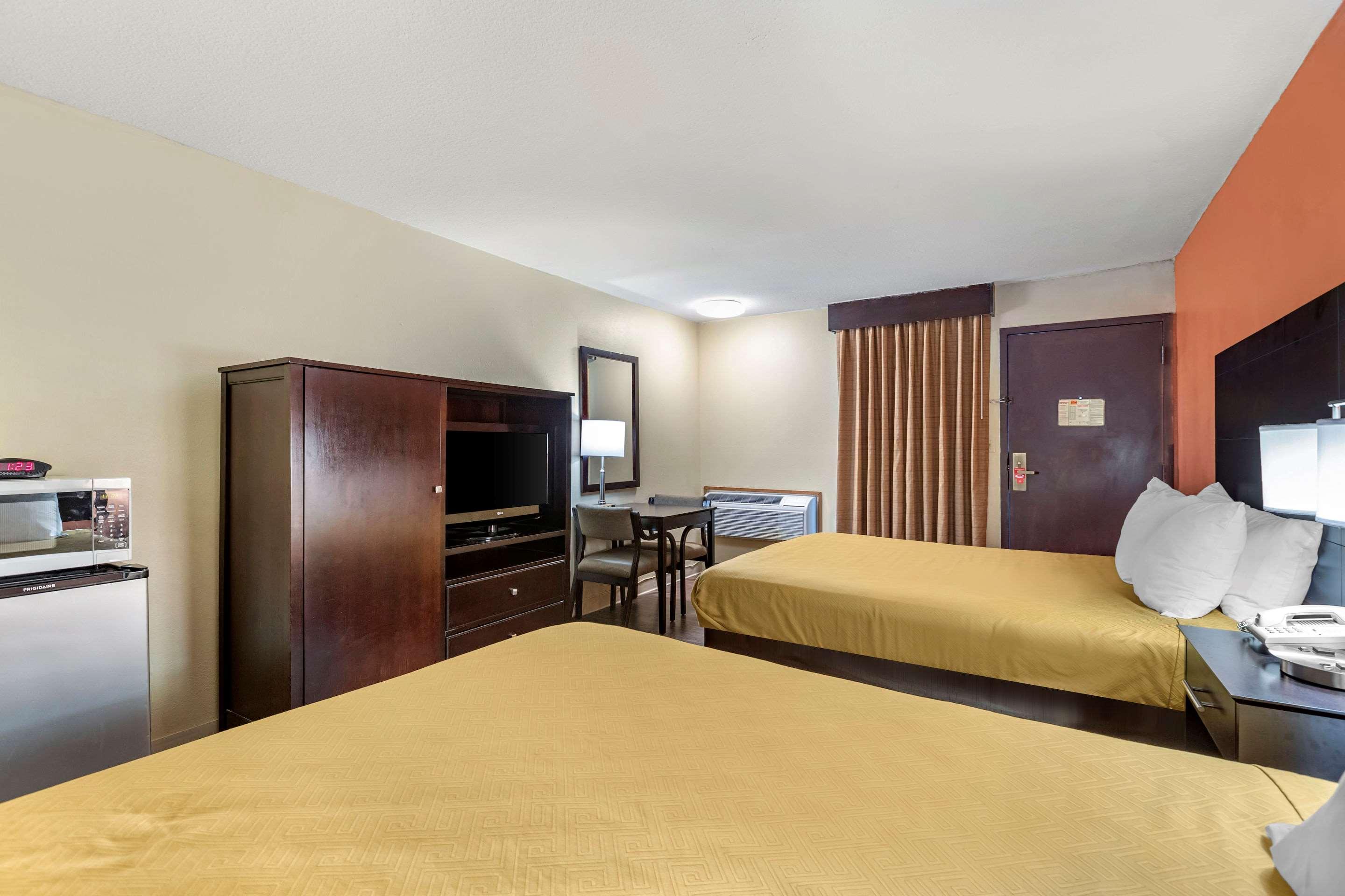 Econo Lodge Urbandale-Northwest Des Moines 12/18