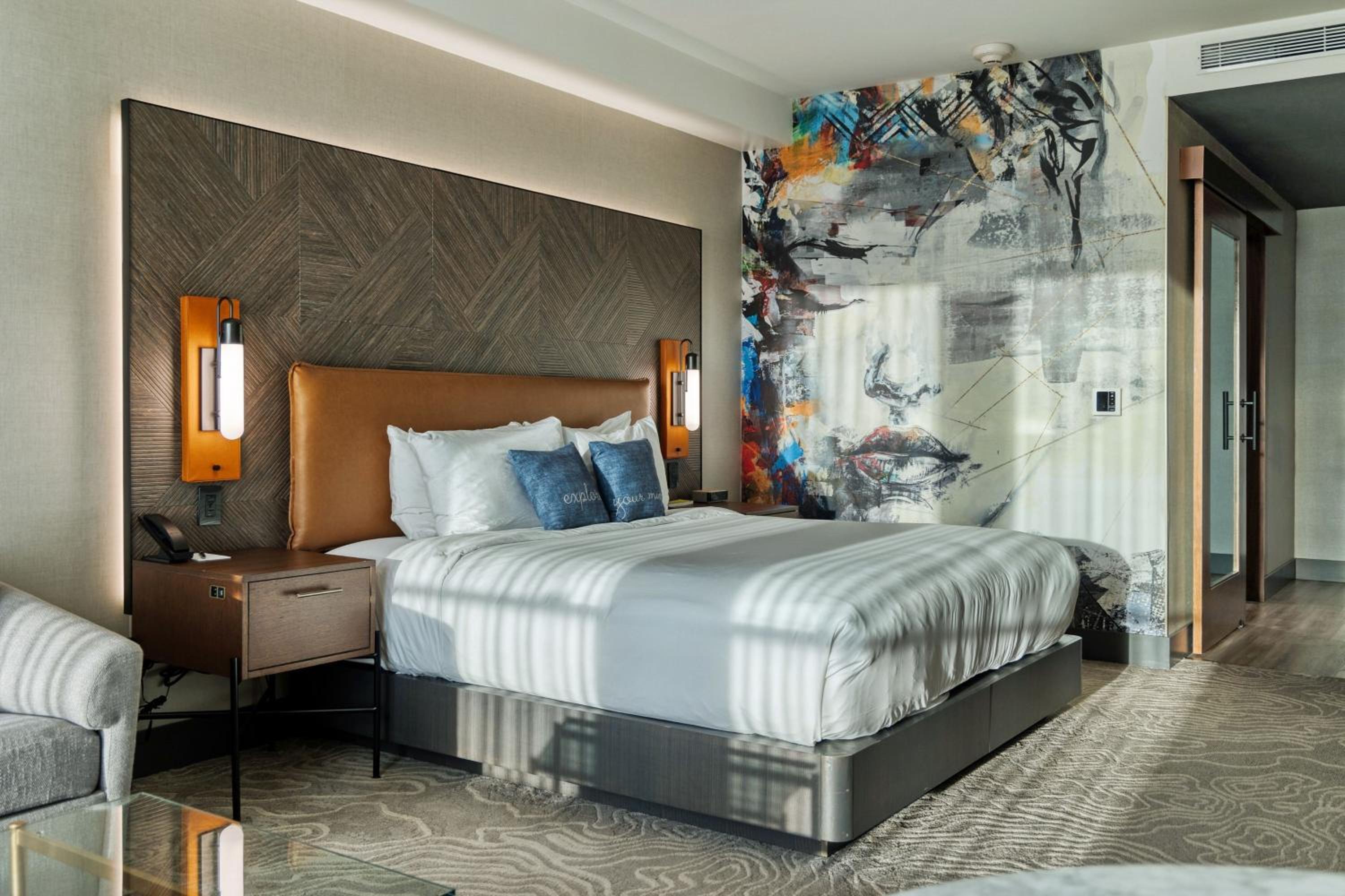 Room at The Glenmark, Glendale, a Tribute Portfolio Hotel, GLENDALE - CA
