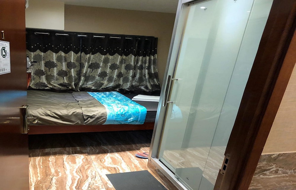 Rich Hotel 22/50