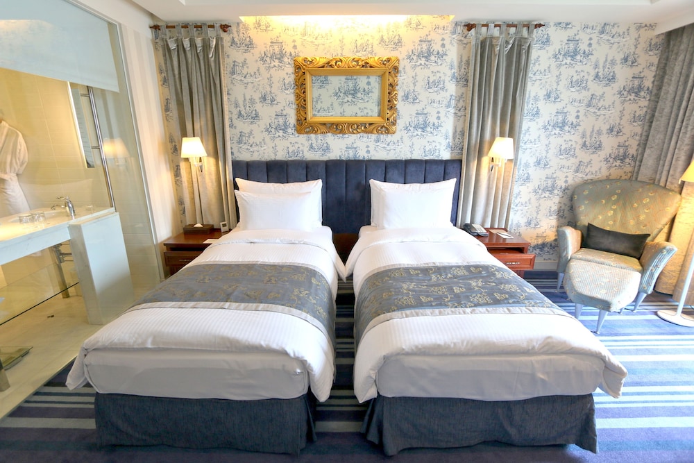 GRAND VICTORIA HOTEL 26/73