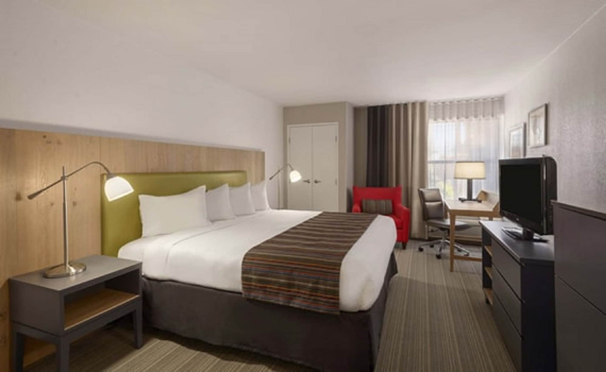 JUNIOR SUITE, KING BED