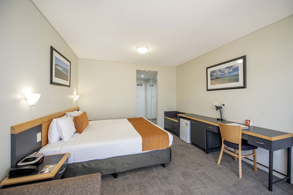 Studio, King Bed, Resort View