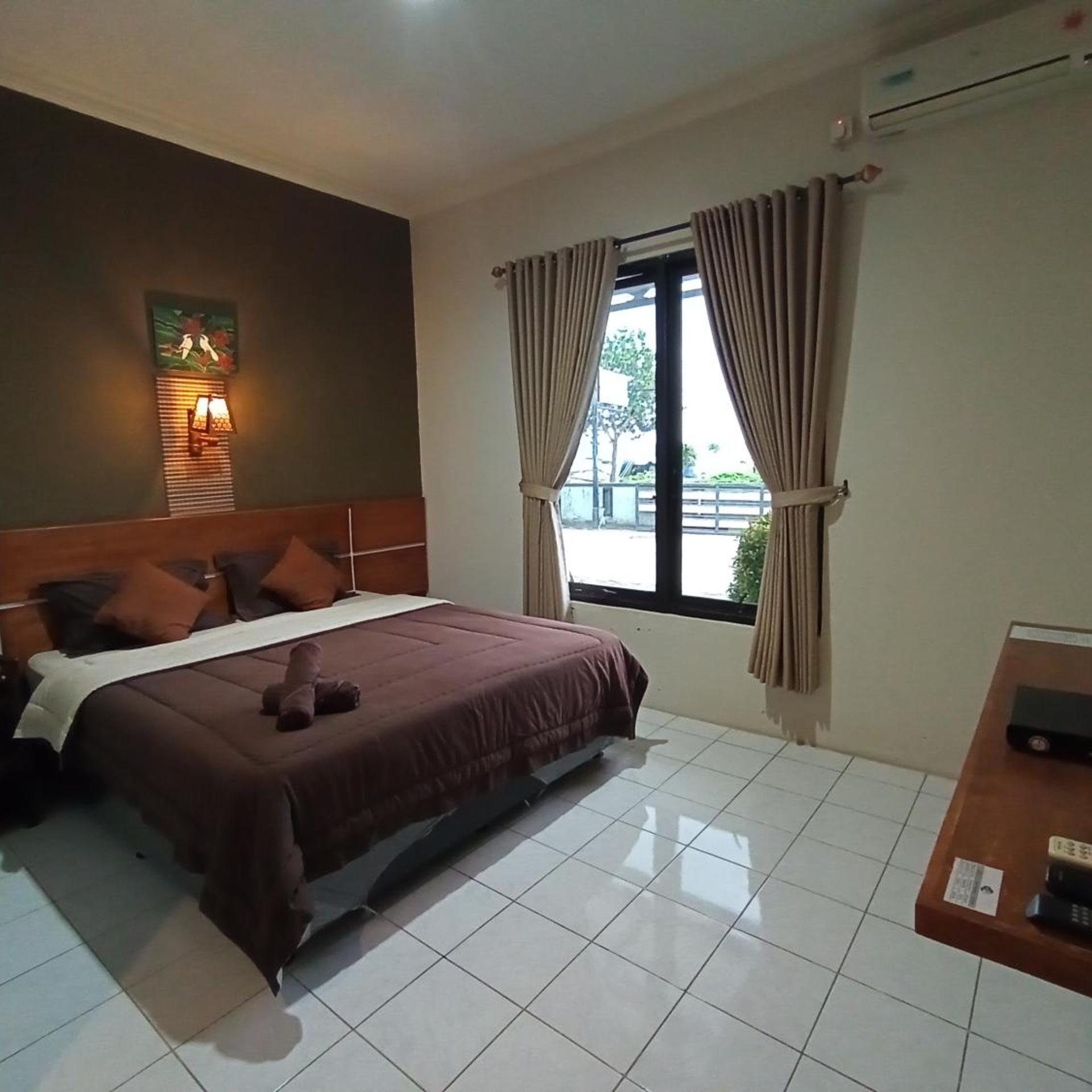 Yokima Beach Hotel 12/43
