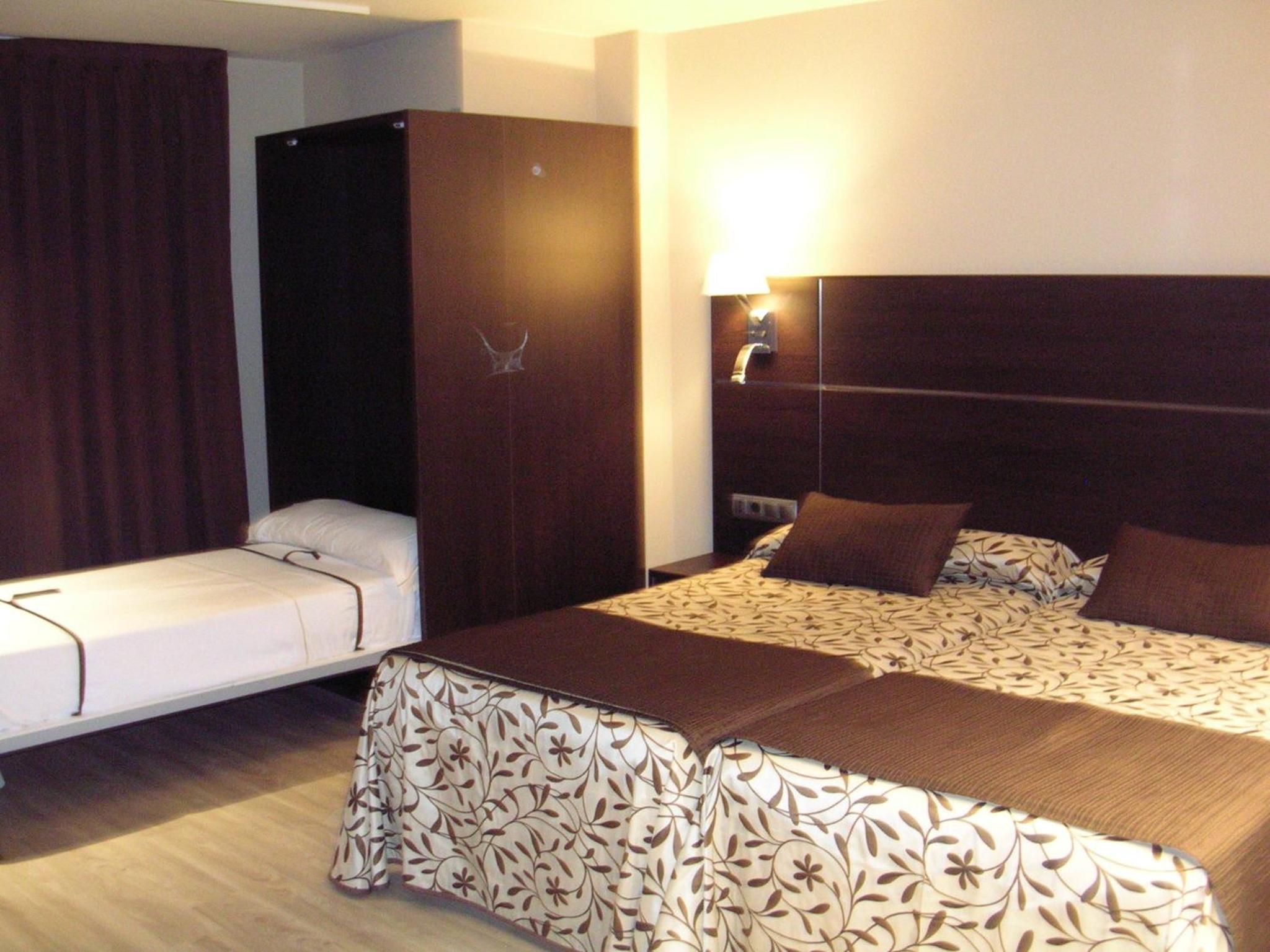 Room, Triple, 1 Double and 1 Single Bed
