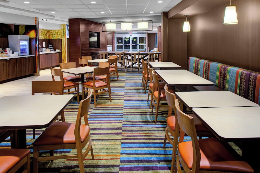 Fairfield Inn And Suites By Marriott Hollister 34/49