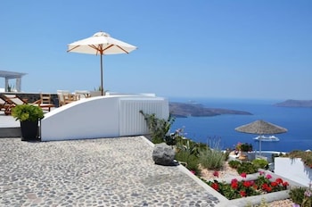 Cliff Side Suites Hotel in SANTORINI