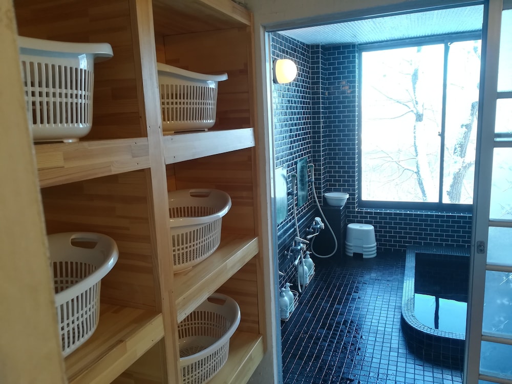 Madarao Elm Pension 27/50