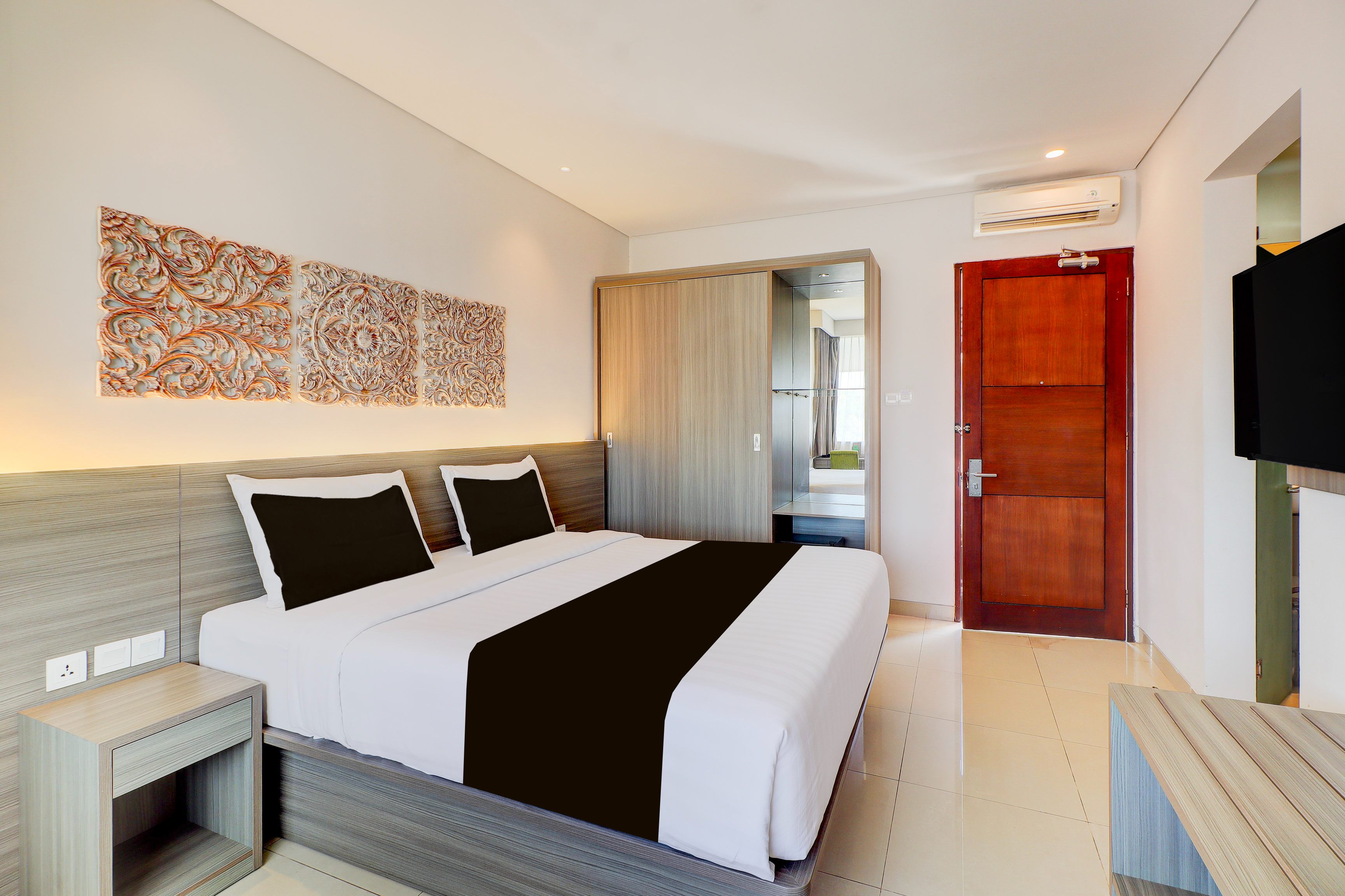 2 Bedrooms, Villa, Pool Access