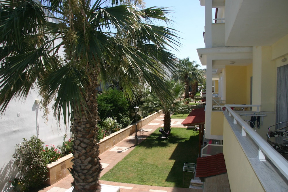 Naias Beach Hotel 33/43