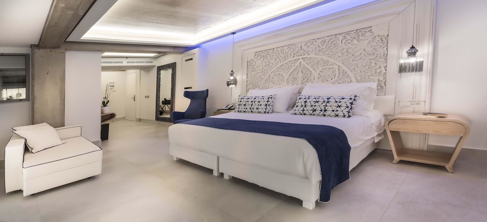 Cretan Blue Beach Hotel 11/57