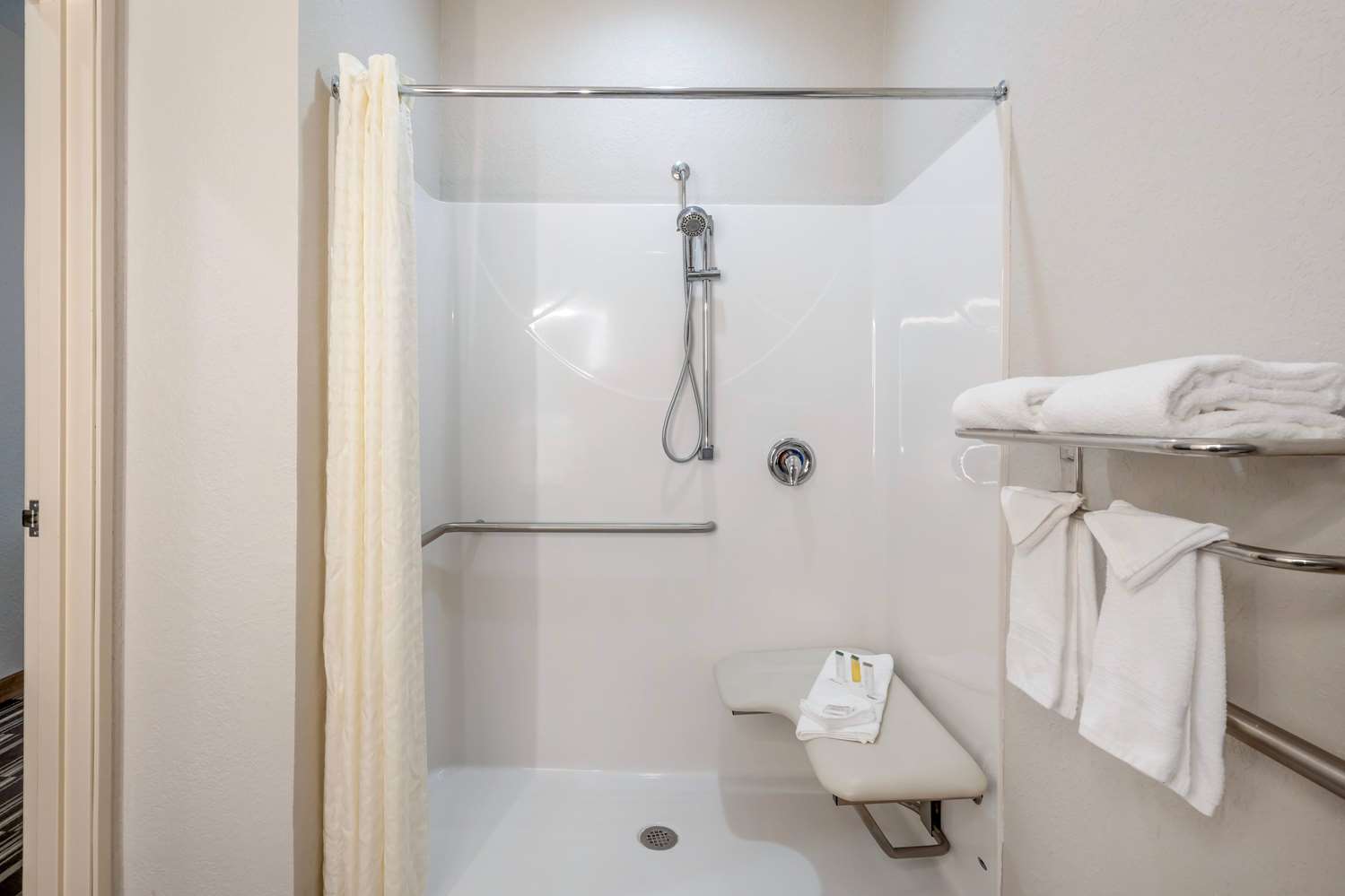 Microtel Inn and Suites by Wyndham Brooksville 52/53