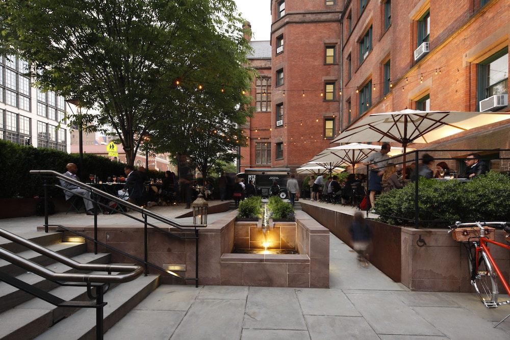 THE HIGH LINE HOTEL 9/48