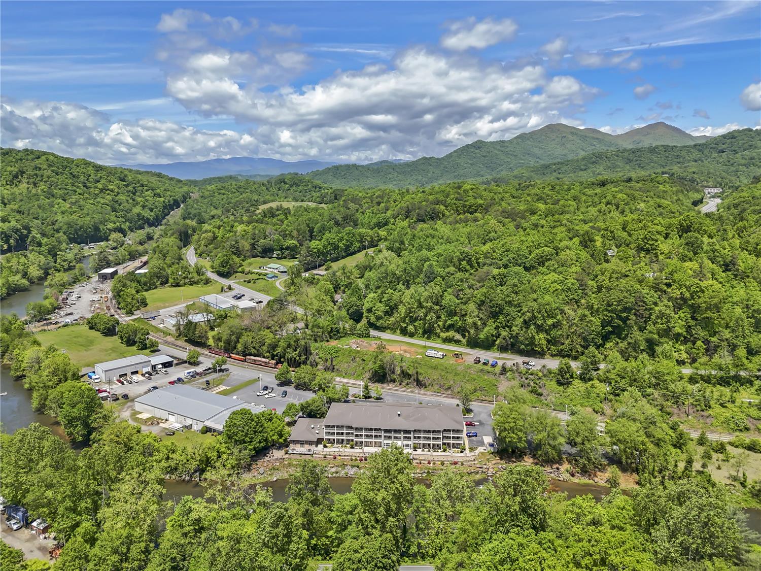Best Western Plus River Escape Inn & Suites 18/25