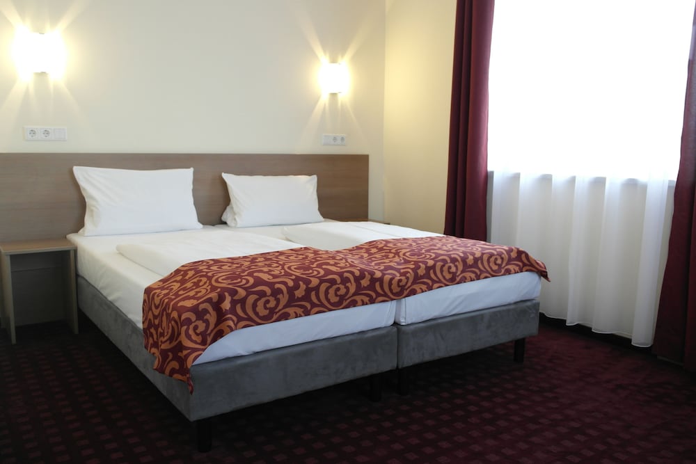 DREAM INN REGENSBURG 9/43