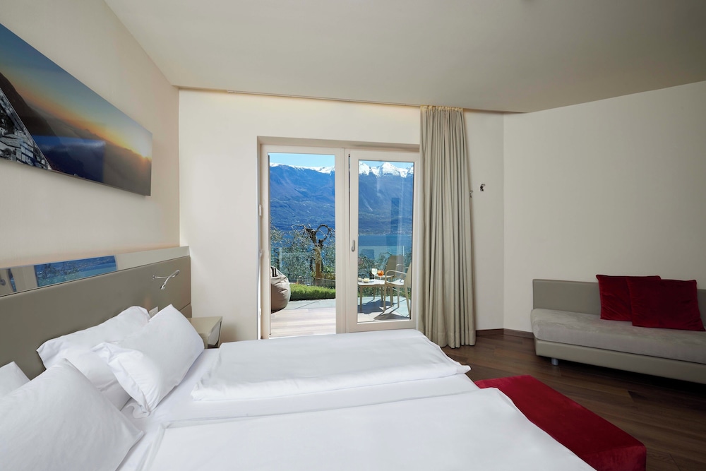 SUPERIOR, DOUBLE BED, GARDEN AREA